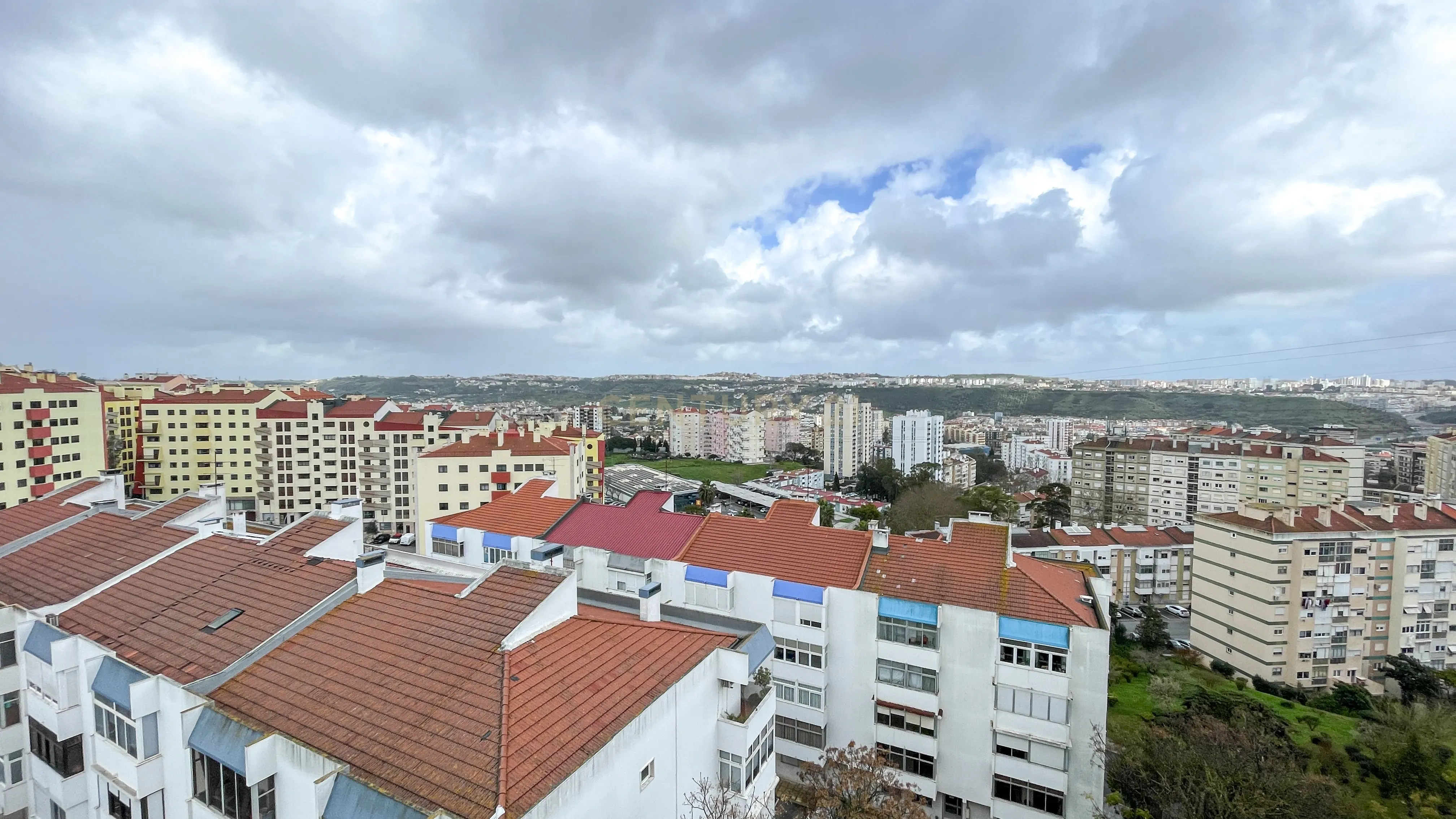 Apartamento T3 - Casal do Chapim - Odivelas - Garagem - Arrecadação - Image 25